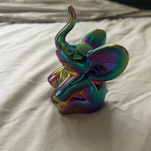 Iridescent elephant ring holder